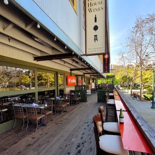 the outside of the restaurant