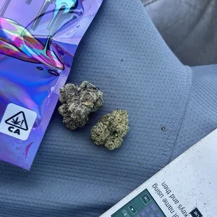 Two different strains out the same bag. This is not what I paid for!