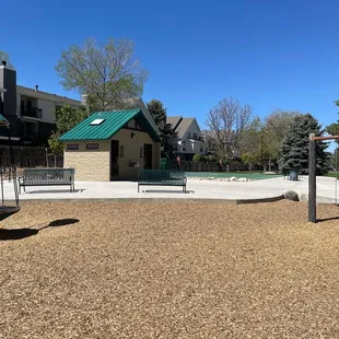 Port o' John clean. Access to water fountains.
