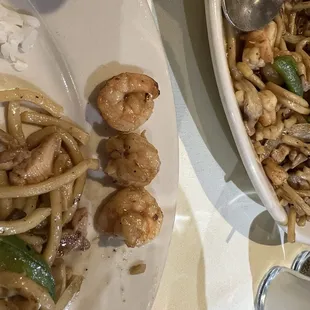 That is the size of shrimp this place serves. I think they are so tiny they might come from a can. Panda has better shrimp! Really!!