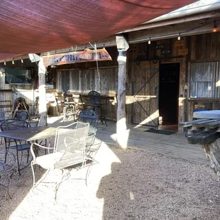 &quot;Cantina&quot; area equipped with a separate kitchen and bar. Have never seen the space used. Sad!
