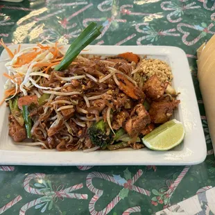 Pad Thai with tofu, mild.