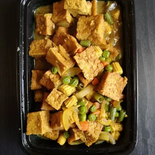 Tofu Deluxe - Tofu and vegetables in a special sauce. Kind of a garlicky sauce. Was decent. Vegan