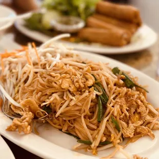 Chicken pad Thai noodle