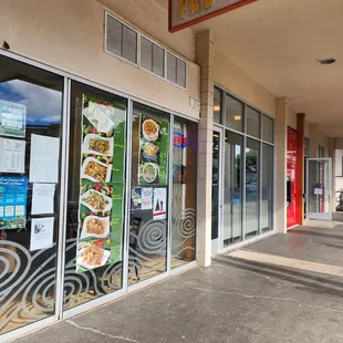 the outside of a restaurant