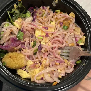 I asked for 91. Pad Thai to go and this is what I got. Purple noodles that taste like pure onions and looks like Macdonalds chicken nuggets