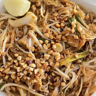 a plate of pad thai