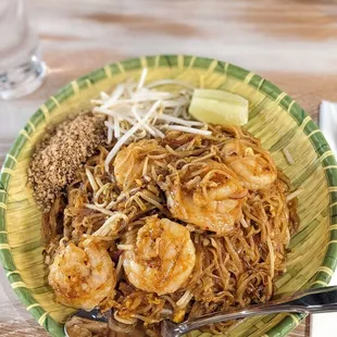 Pad thai mun goong $21