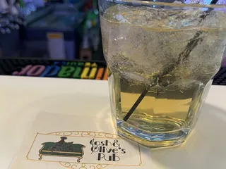 Cash and Olive’s Pub