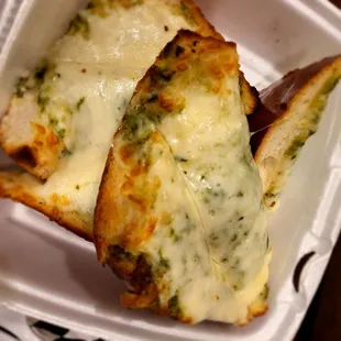 Pesto garlic bread... oh so good!!!!