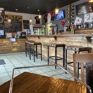 Bar side of Padre Pizzaria