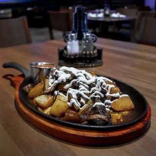 Patatas Bravas con Carne