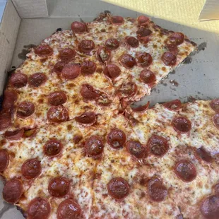 Thin crust Pepperoni ordered with &quot;no edge&quot;