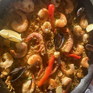 Paella de mariscos/ seafood paella