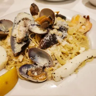Seafood pasta with garlic