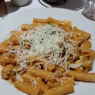 Rigatoni alla vodka with sausage and mushrooms