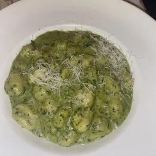 Gnocchi Pesto Pasta Dish