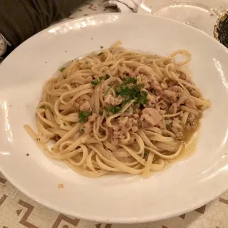 Linguini with White Calm Sauce Pasta Dish
