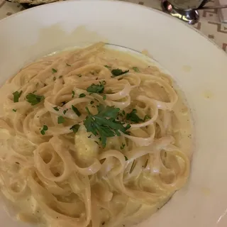 Fettuccini Alfredo Pasta Dish