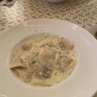 Ravioli Porcini ala Panna Specialita