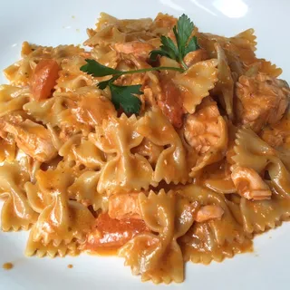 Farfalle Al Salmone