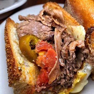 a roast beef sandwich on a plate