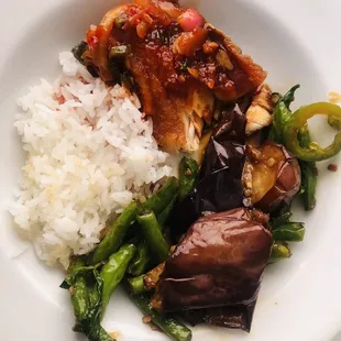 Their Tamarind Fish (a must order!) and the Pad j (not recommended) with jasmine rice