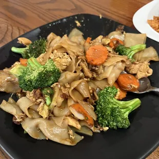 Pad see ew with chicken