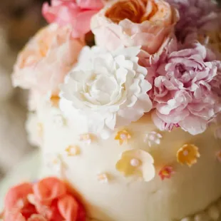 Check out those sugar flowers!