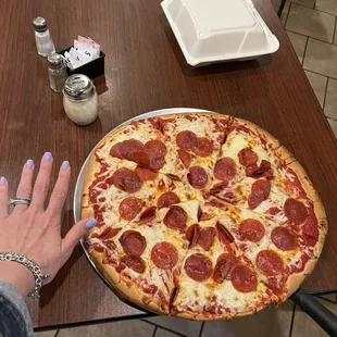 This is the 8 cut. We don't call pizza by the number of slices in Connecticut. I kept thinking this was an 8 INCH pizza- nope!