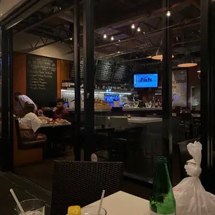 a view of the restaurant from the outside