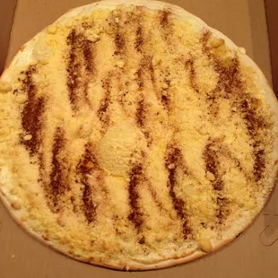 Cinnamon streusel pizza