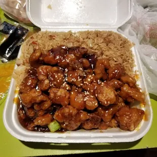 Sesame Chicken combination platter (with egg roll)