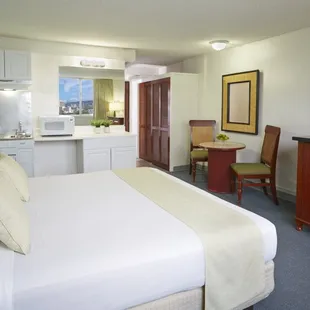 Pagoda Hotel - Pagoda Tower Studio with Kitchenette