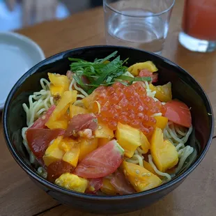 Tomato and salmon roe cold noodles