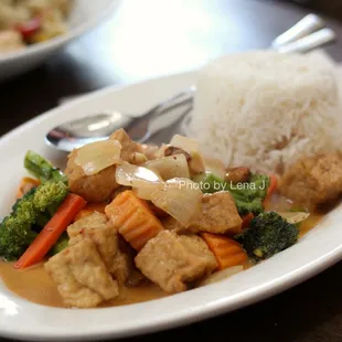 Small Massaman Curry Tofu ($13.95) - sweet potatoes, white onion, carrots, peanuts.