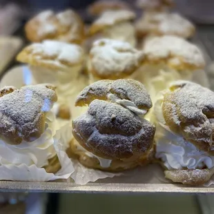 Creme puffs