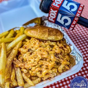 macaroni and cheese sandwich with fries