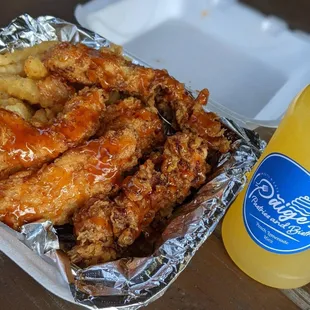 food, chicken wings and fried chicken