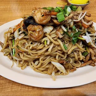 ramen and noodles, food