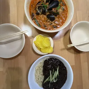 Jjamppong and Jjajangmyeon