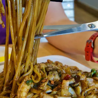 Jaengban-Jjajang / Stir-Fried Blackbean Sauce Noodle with Seafood and Veggies