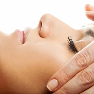 Manual Lymphatic Drainage can reduce face puffiness, leaving you looking younger and more vibrant.