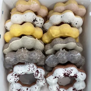 food, donuts, dough desserts