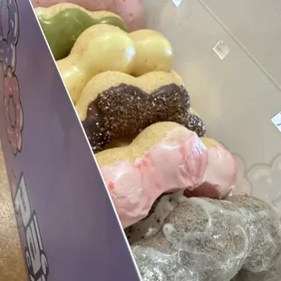 This week's flavors: Taro, Strawberry, Chocolate Brownie, Li Hung Pineaplle, Matcha, &amp; Raspberry Cheesecake