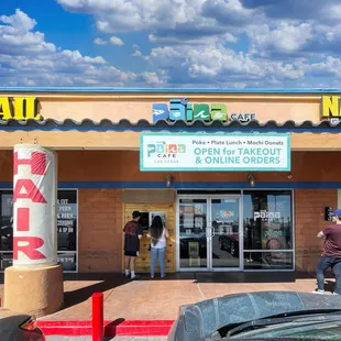 Paina Cafe order window.