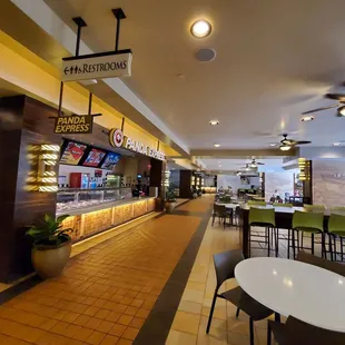 The Pa'ina Lanai Food Court area.