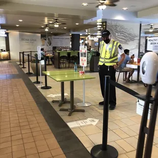 Must present vaccination card to dine in