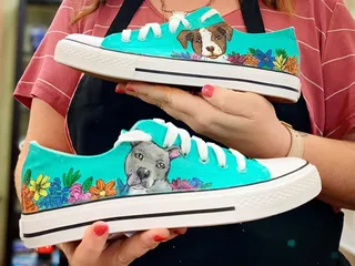 Kicasso Sneaker Art Bar