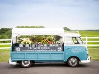 White Farmhouse Flowers & Gifts